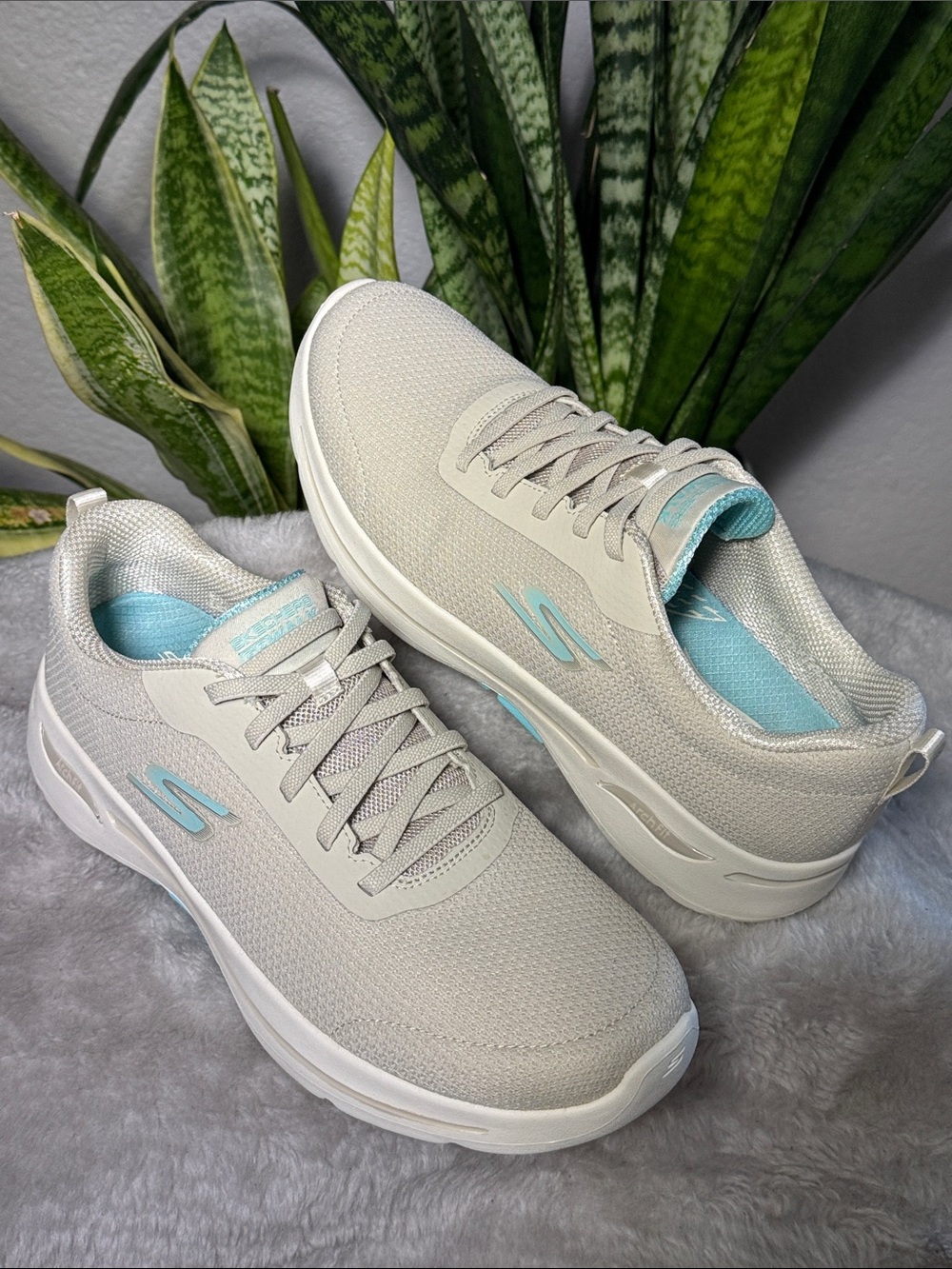 Skechers Elinda Go Walk ArchFit Washable Slip Into Sneakers-New! Women's 10